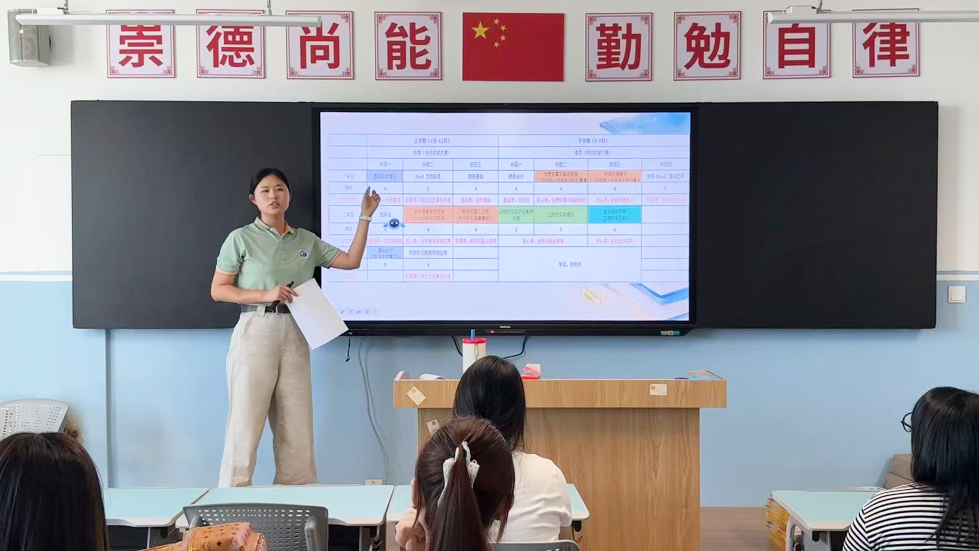 侯心卉.jpg 侯心卉.jpg