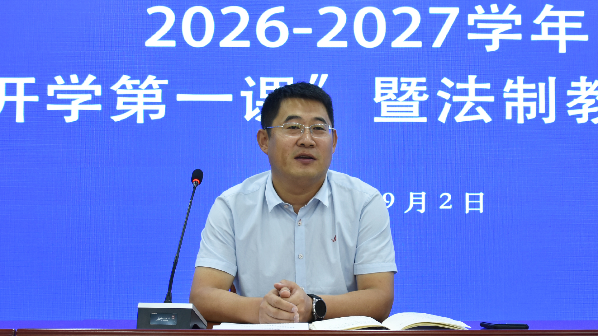 书记.jpg 书记.jpg