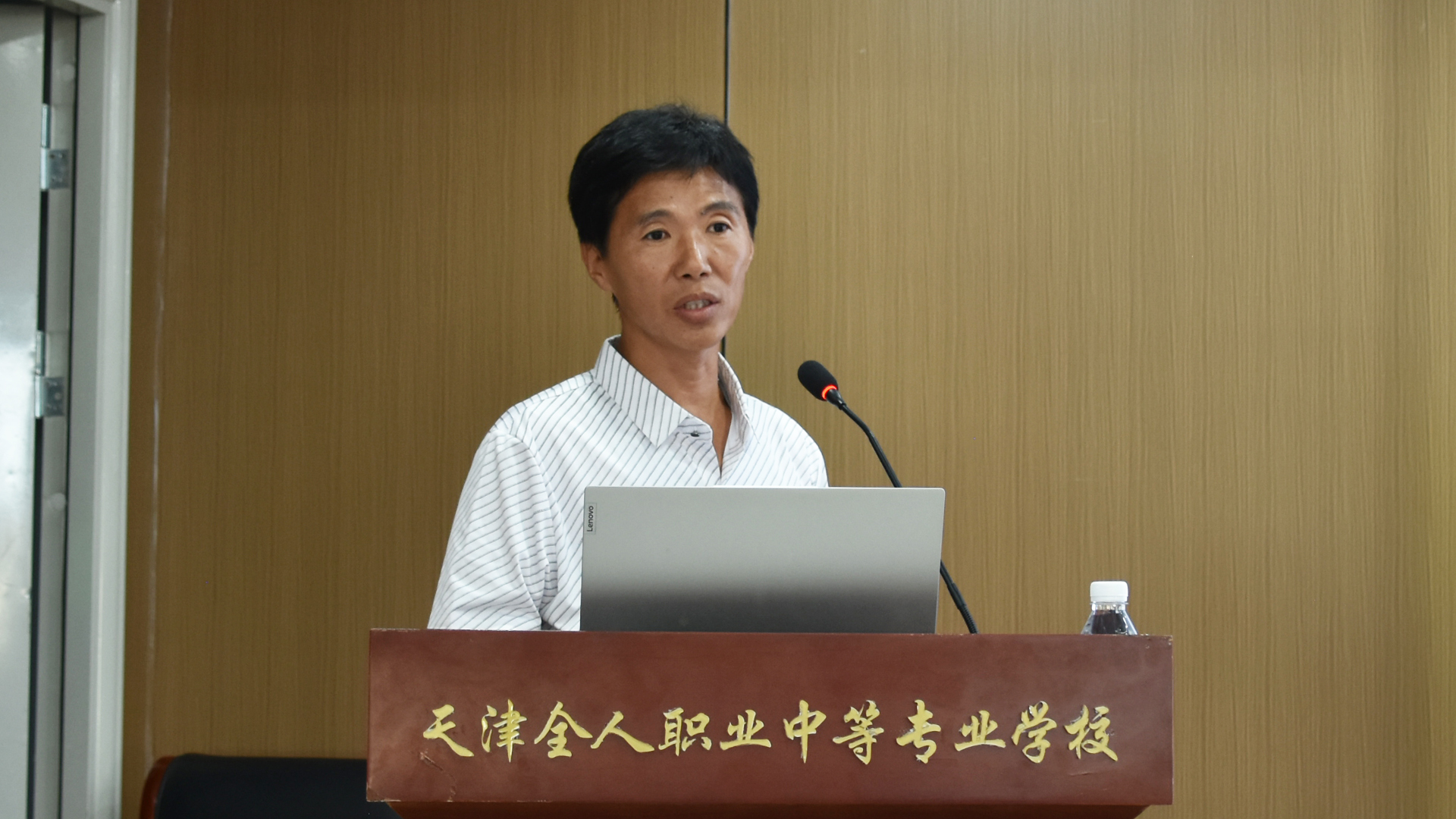李艳辉.JPG