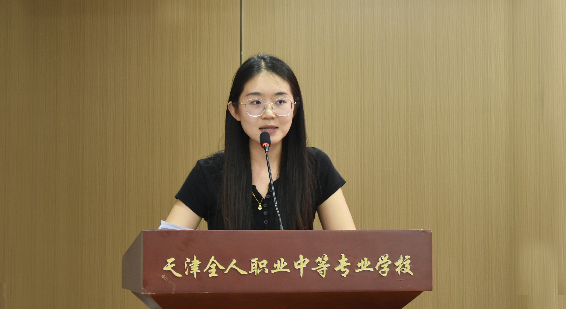 刘爽.jpg 刘爽.jpg