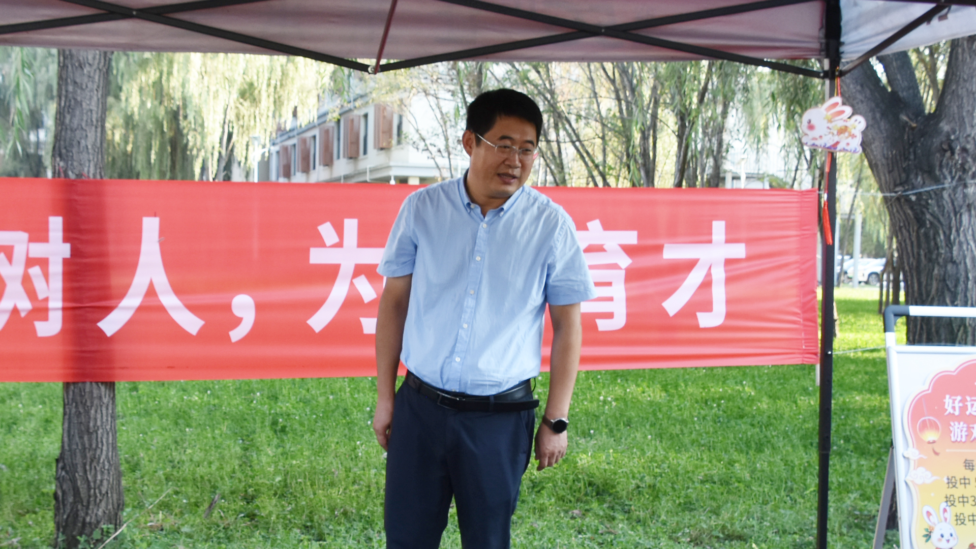 书记1.jpg 书记1.jpg