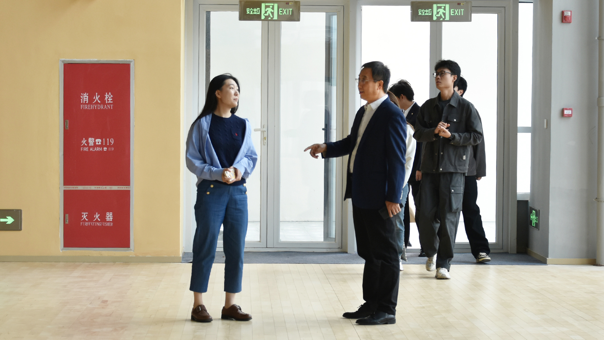 参观2.JPG