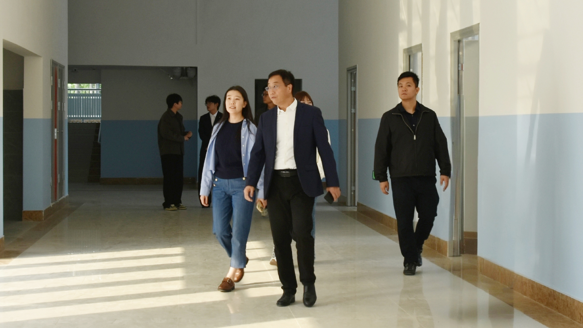 参观3.jpg 参观3.jpg
