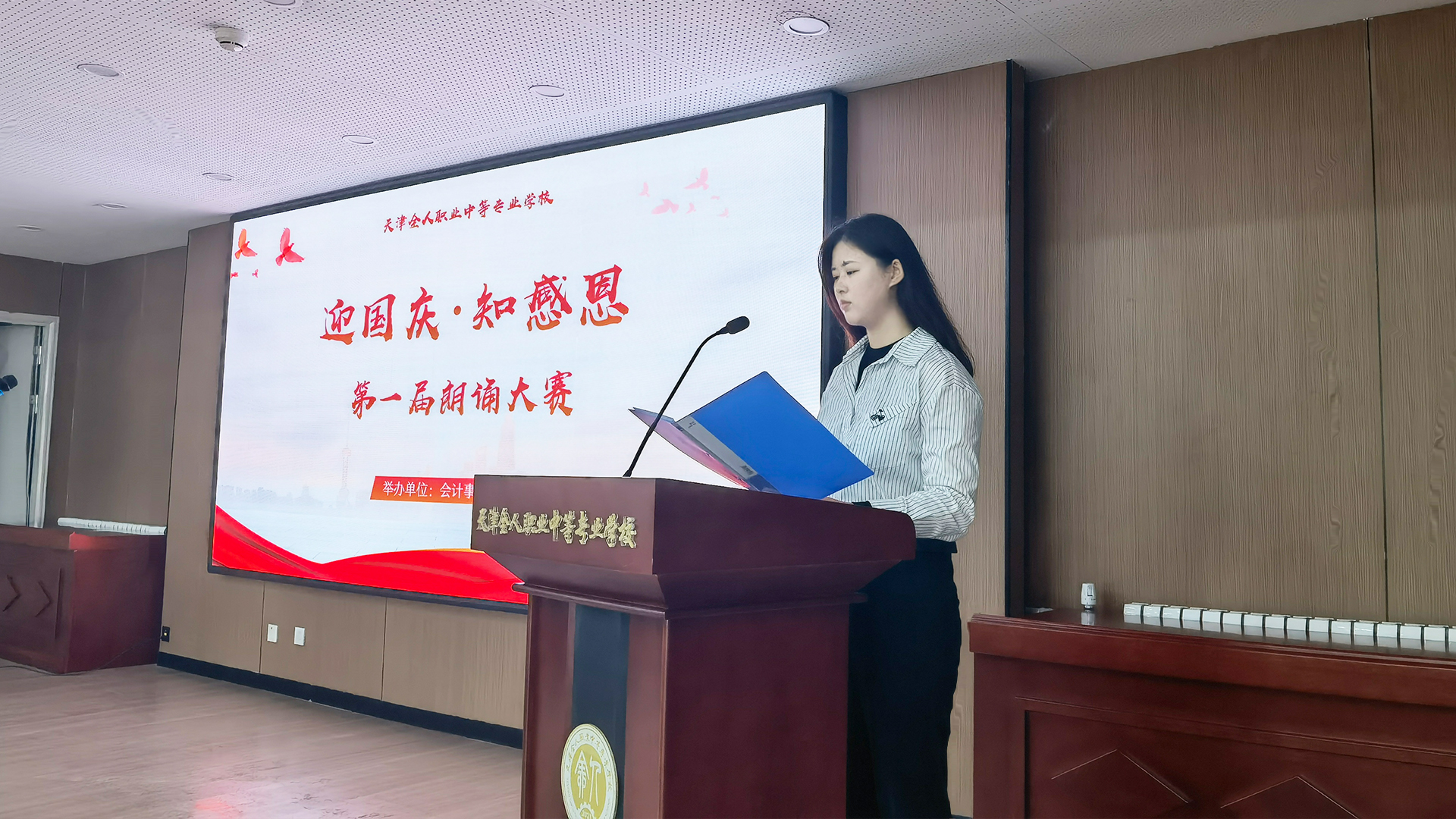侯老师.jpg